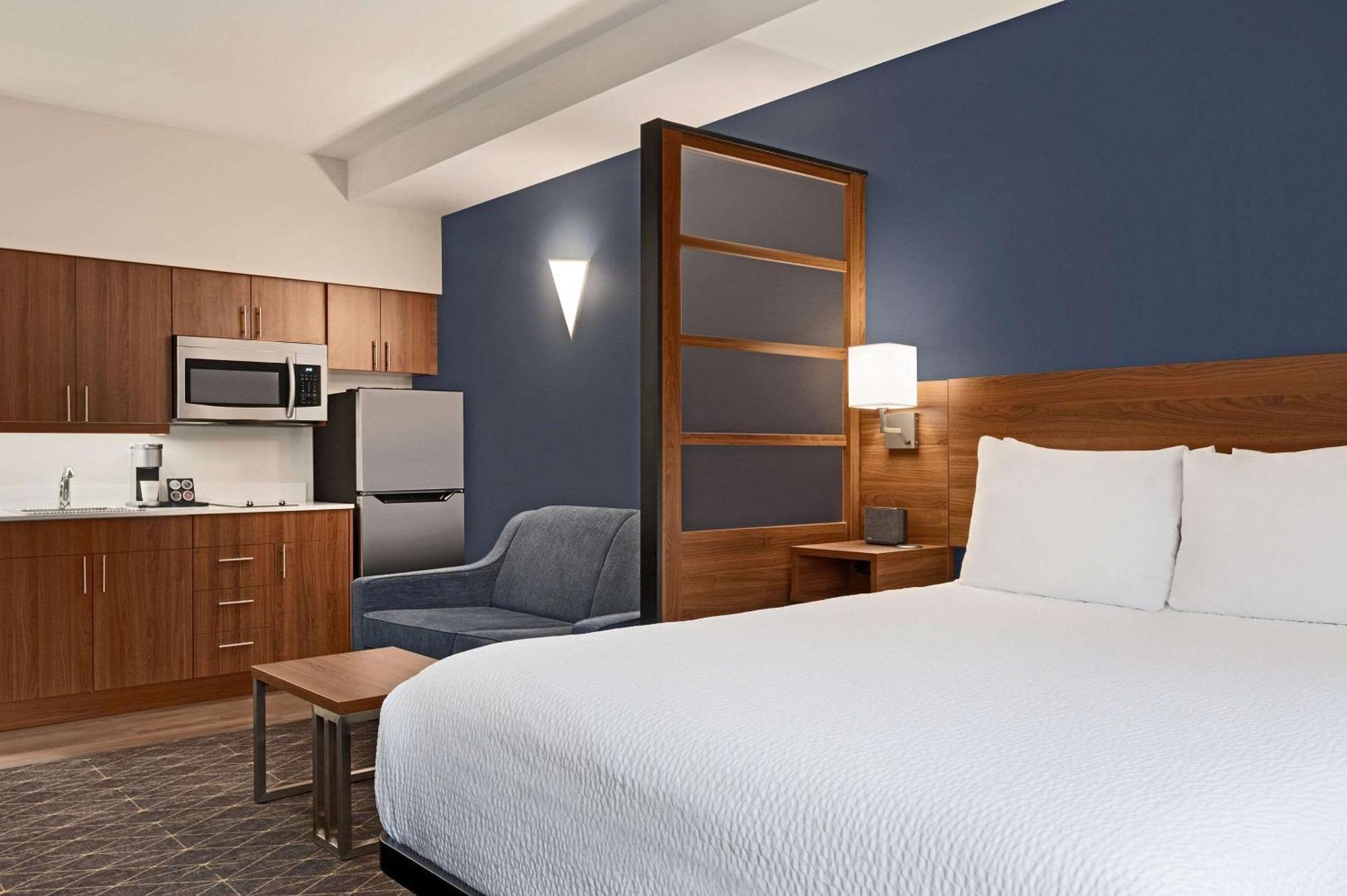 Park Inn By Radisson, Kelowna Zewnętrze zdjęcie