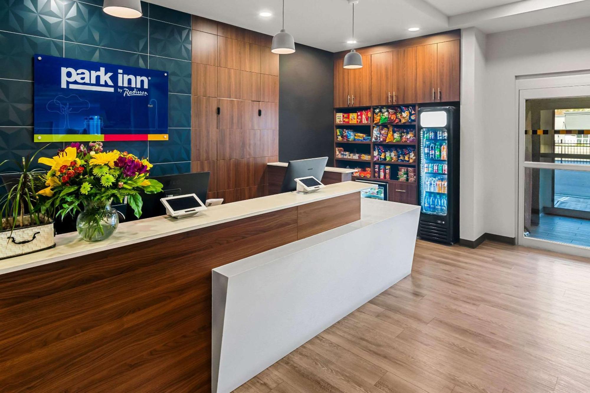 Park Inn By Radisson, Kelowna Zewnętrze zdjęcie