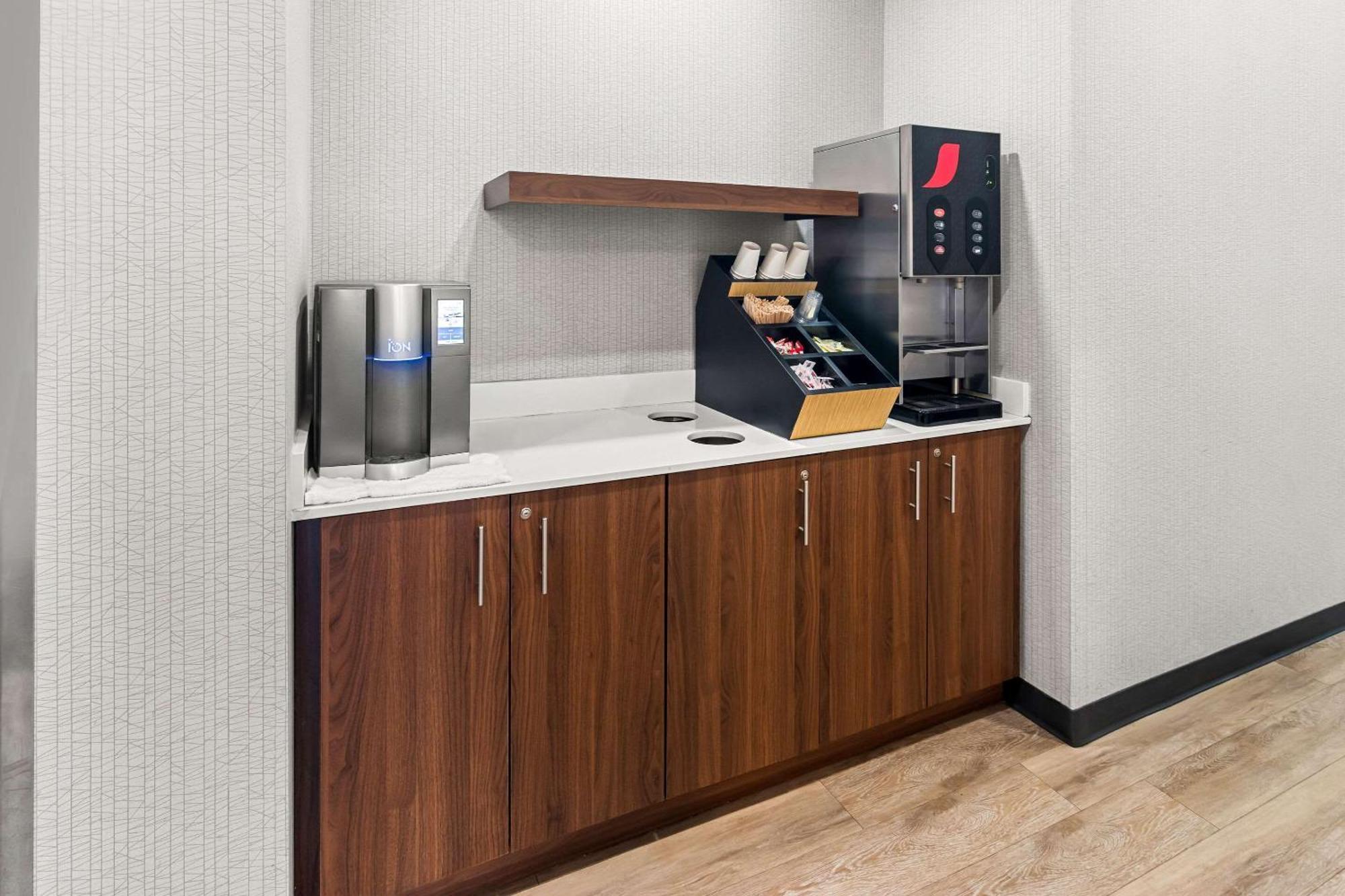 Park Inn By Radisson, Kelowna Zewnętrze zdjęcie