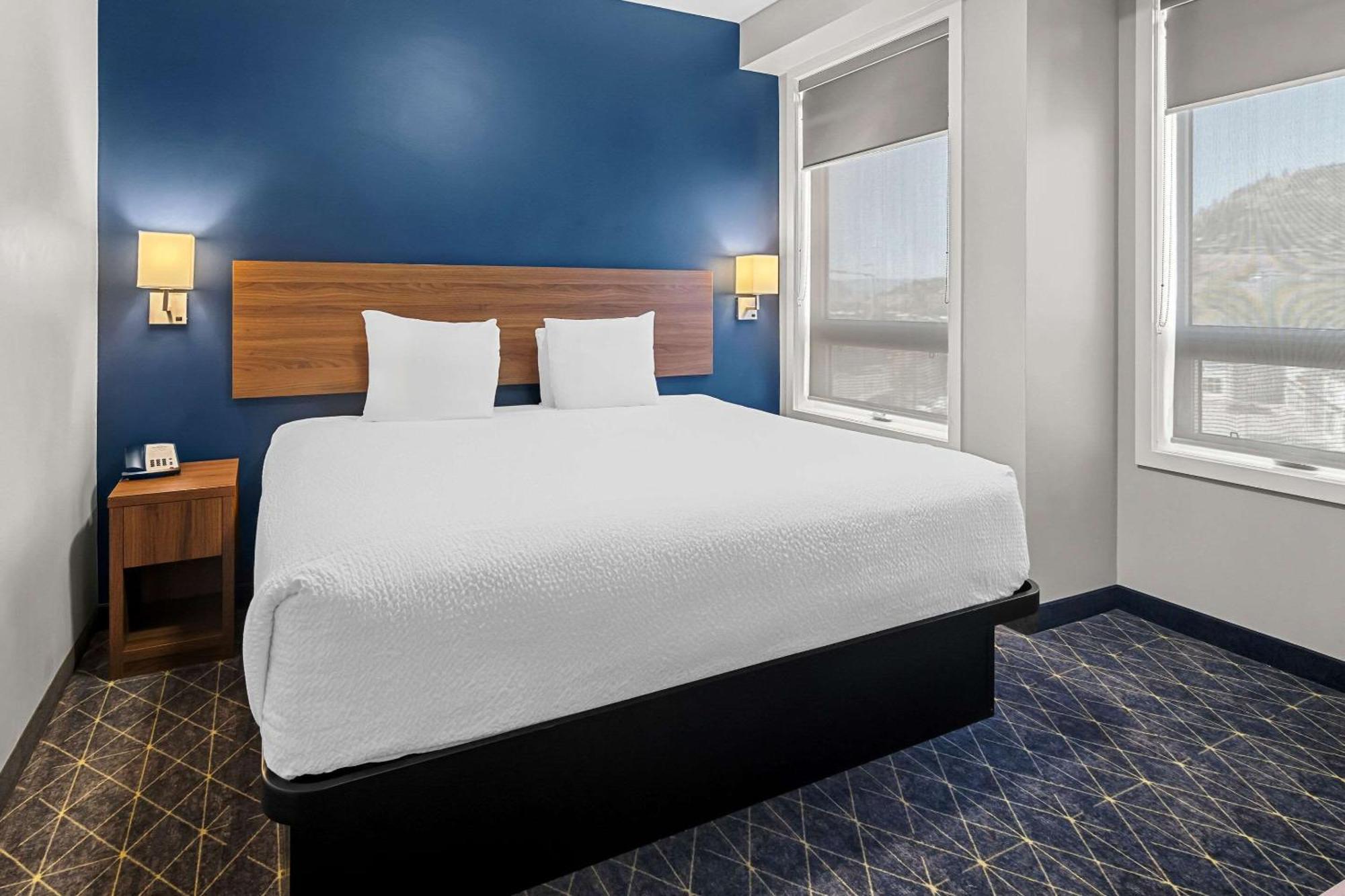 Park Inn By Radisson, Kelowna Zewnętrze zdjęcie