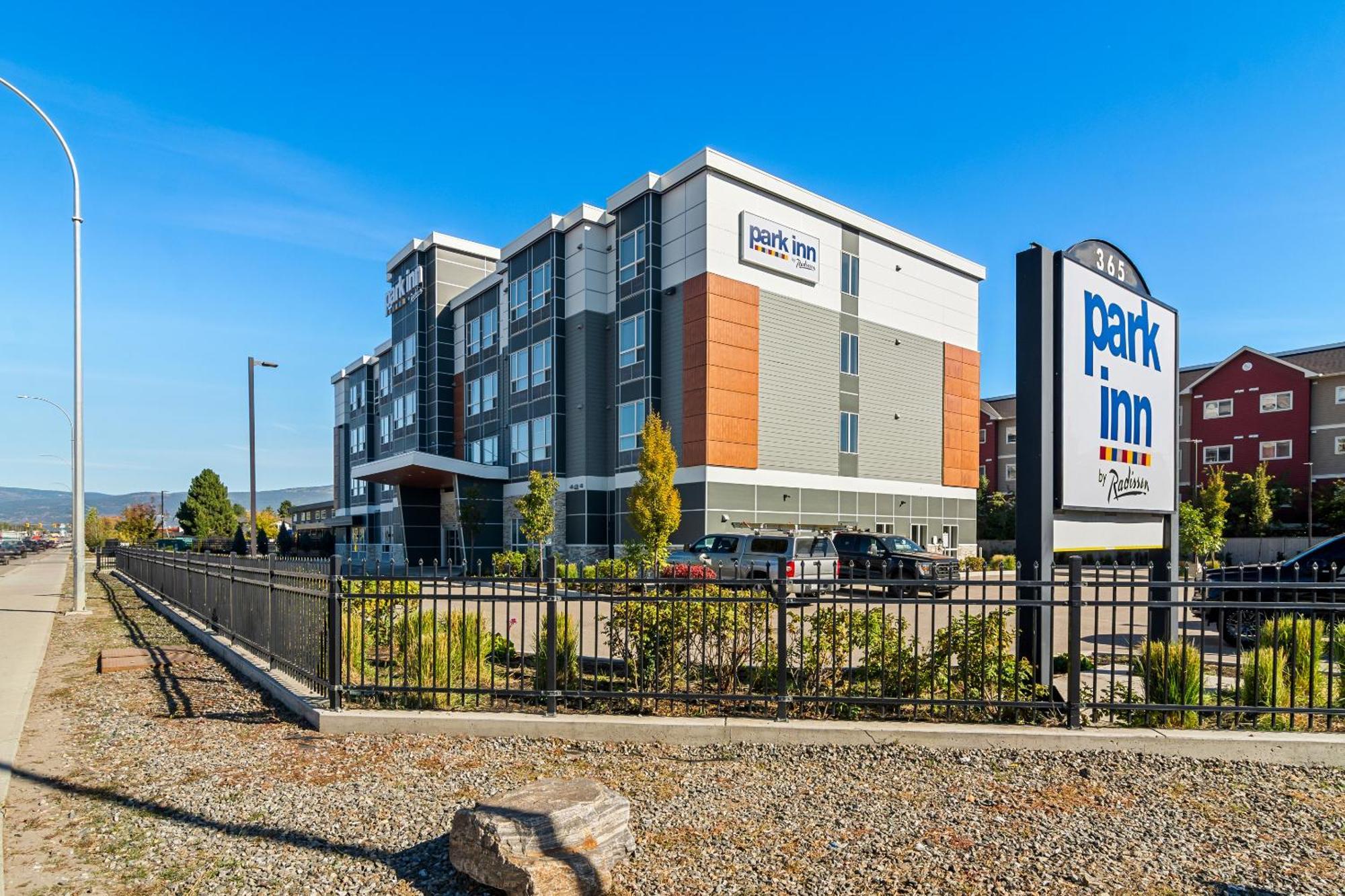 Park Inn By Radisson, Kelowna Zewnętrze zdjęcie